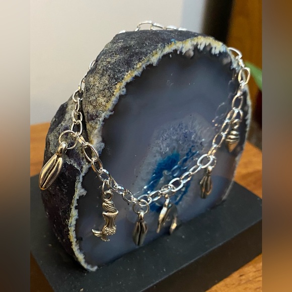 NEW Cowrie shell & beach Inspired charm bracelet (revised) - Picture 4 of 6